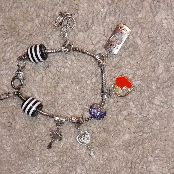 Charm bracelets - Picture 1 of 1